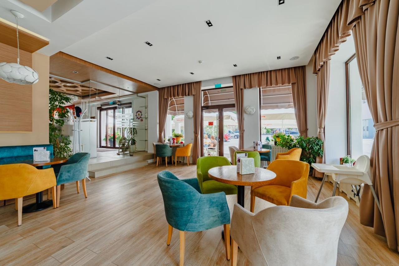 Radsor Hotel Rîşnov Esterno foto