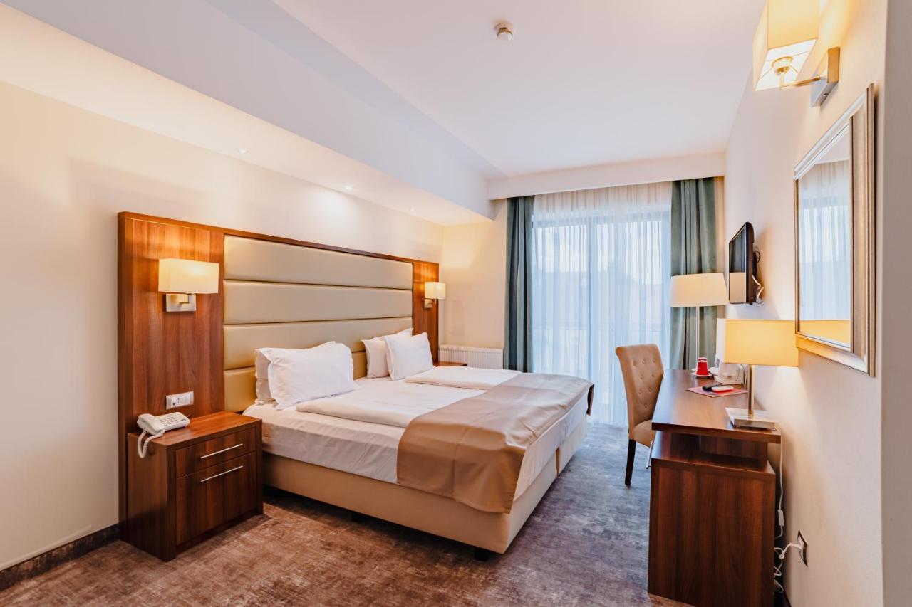 Radsor Hotel Rîşnov Esterno foto