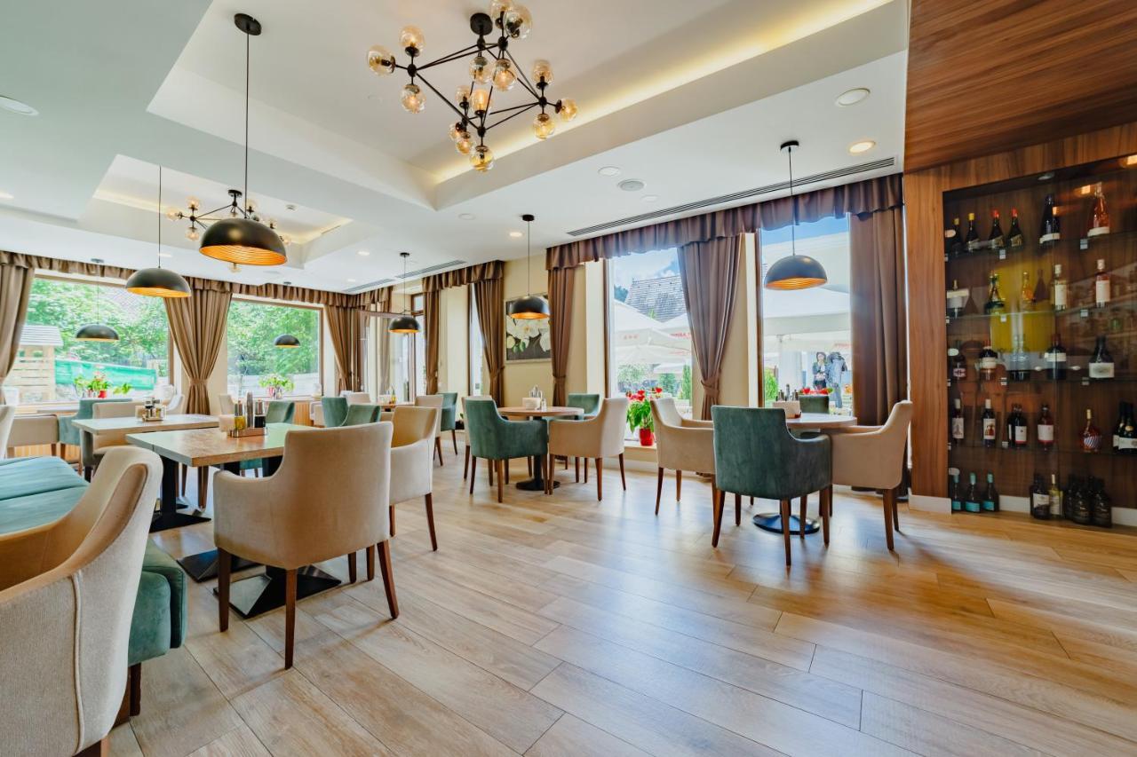 Radsor Hotel Rîşnov Esterno foto