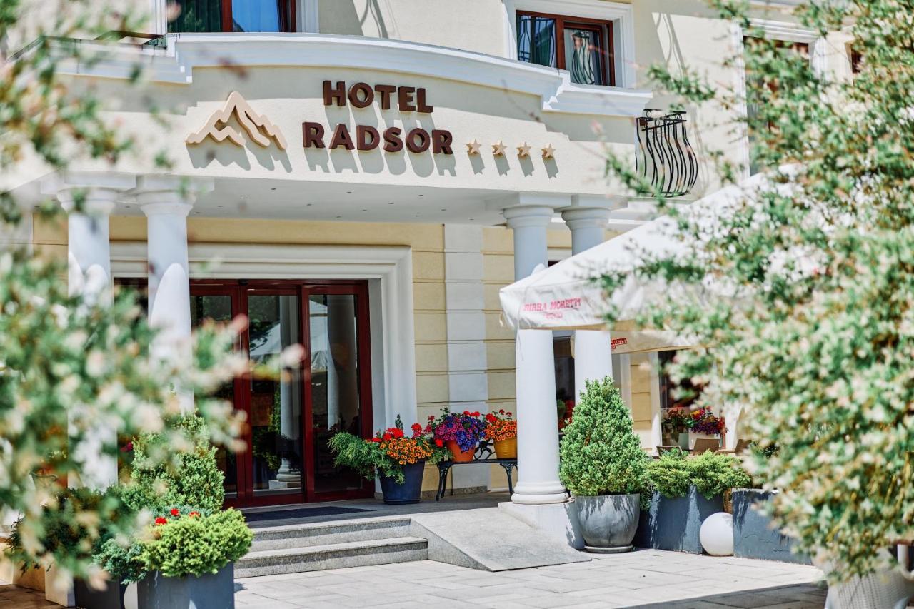 Radsor Hotel Rîşnov Esterno foto