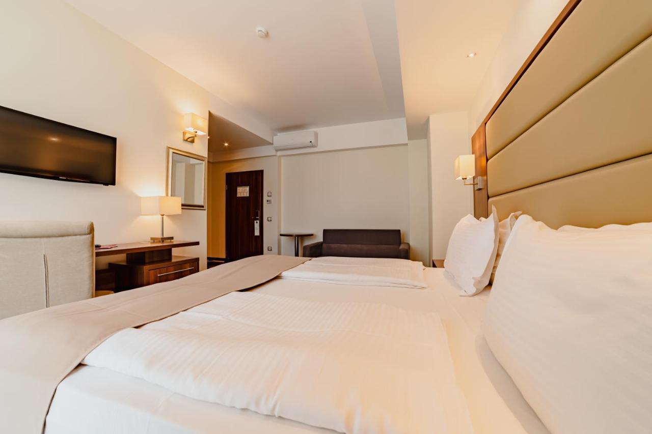 Radsor Hotel Rîşnov Esterno foto
