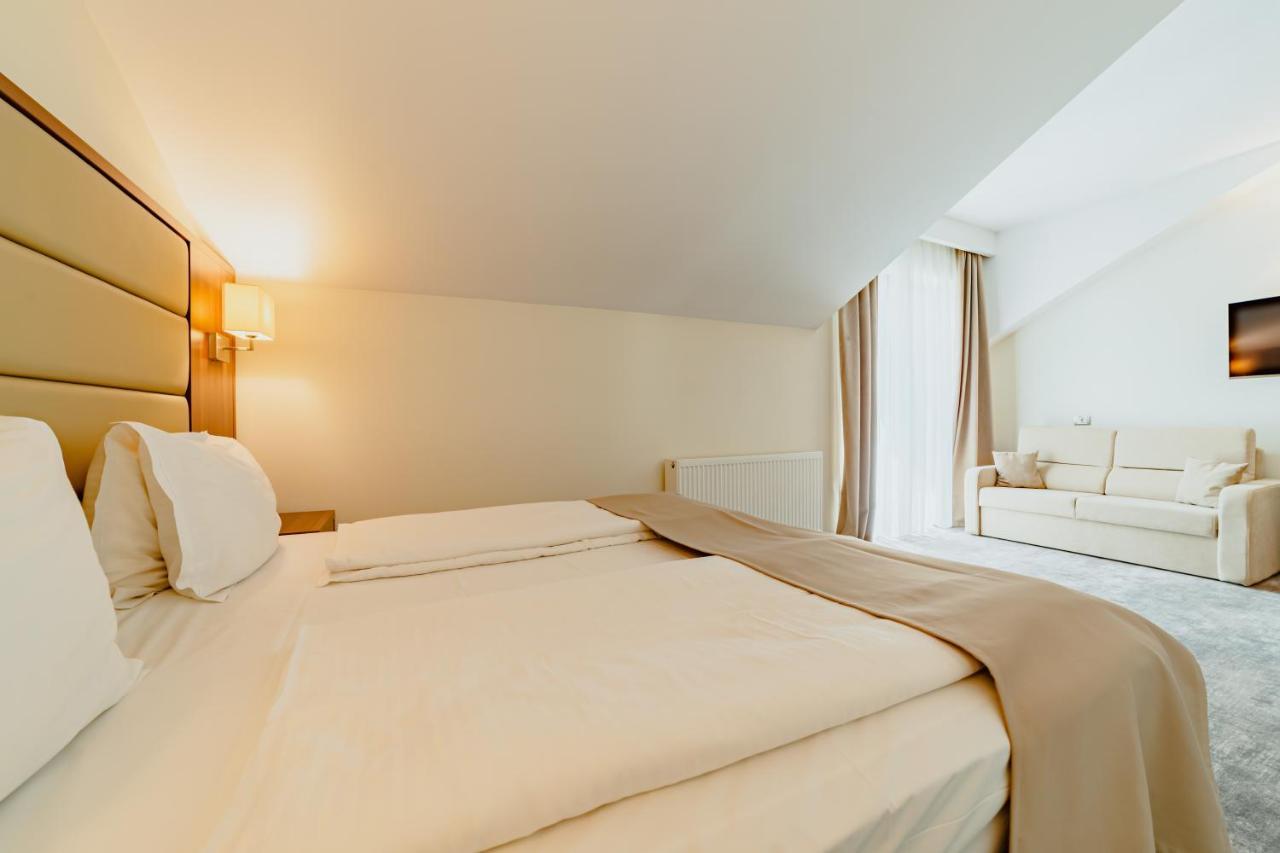 Radsor Hotel Rîşnov Esterno foto