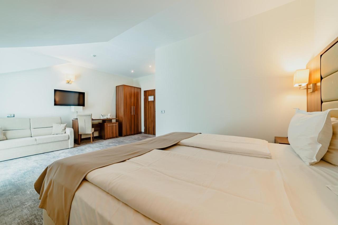 Radsor Hotel Rîşnov Esterno foto