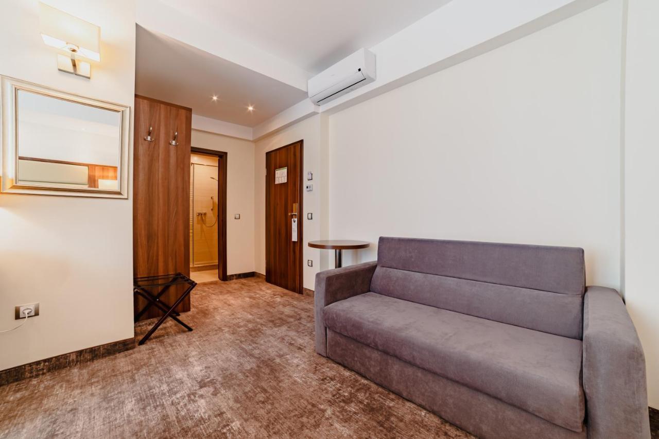 Radsor Hotel Rîşnov Esterno foto
