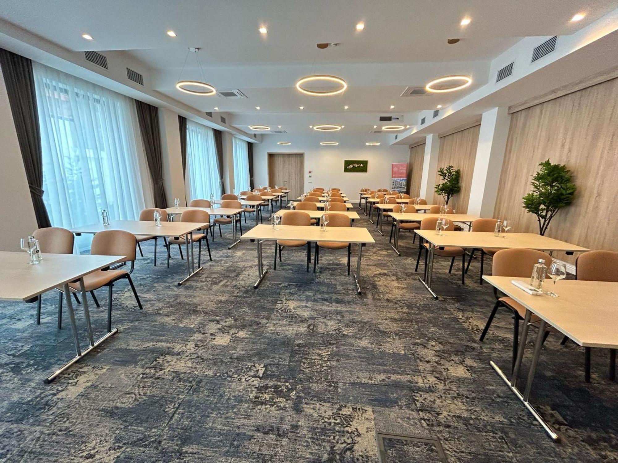 Radsor Hotel Rîşnov Esterno foto