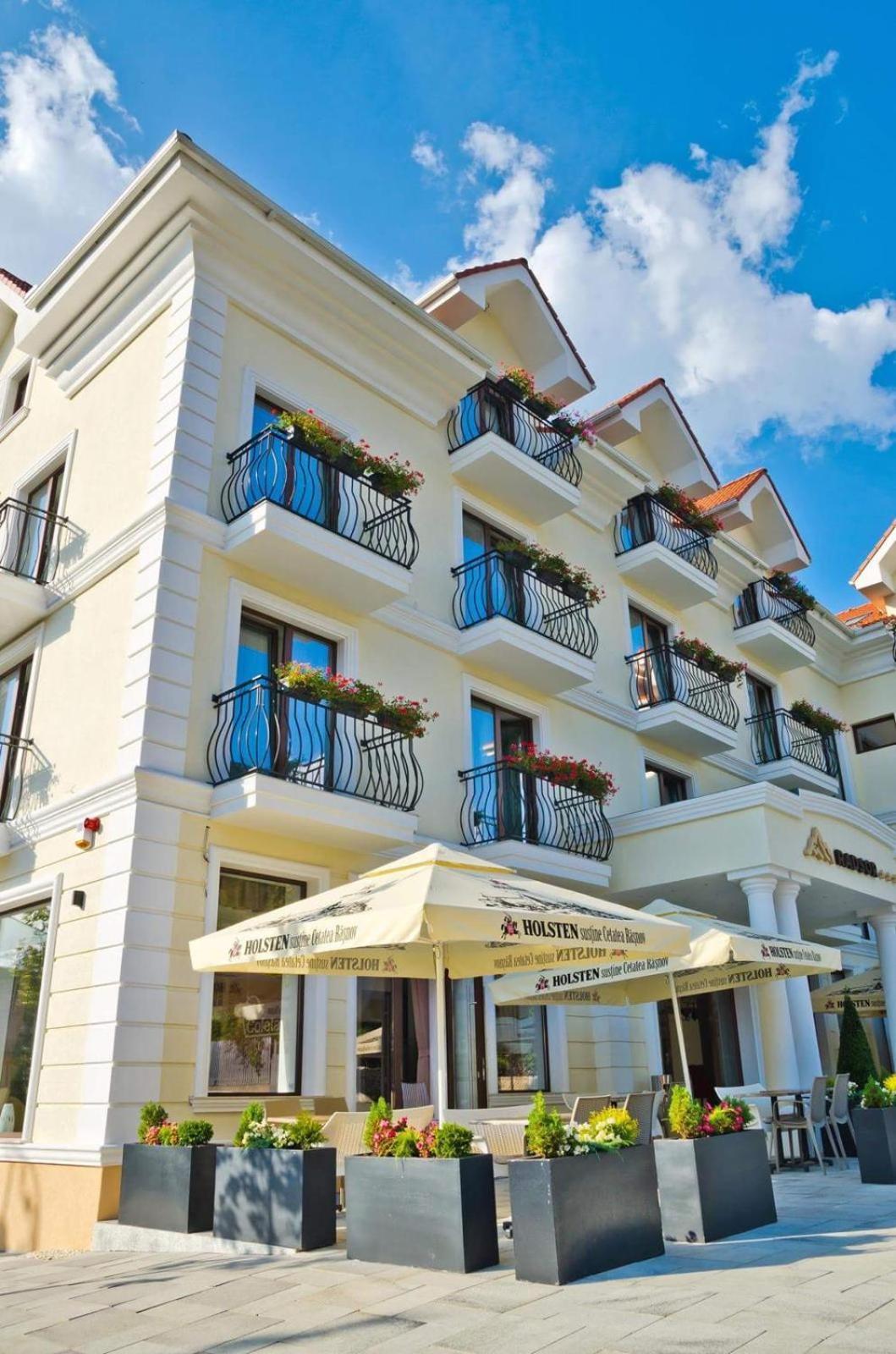 Radsor Hotel Rîşnov Esterno foto