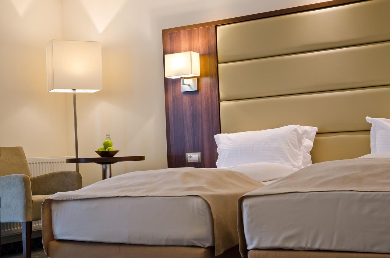 Radsor Hotel Rîşnov Esterno foto