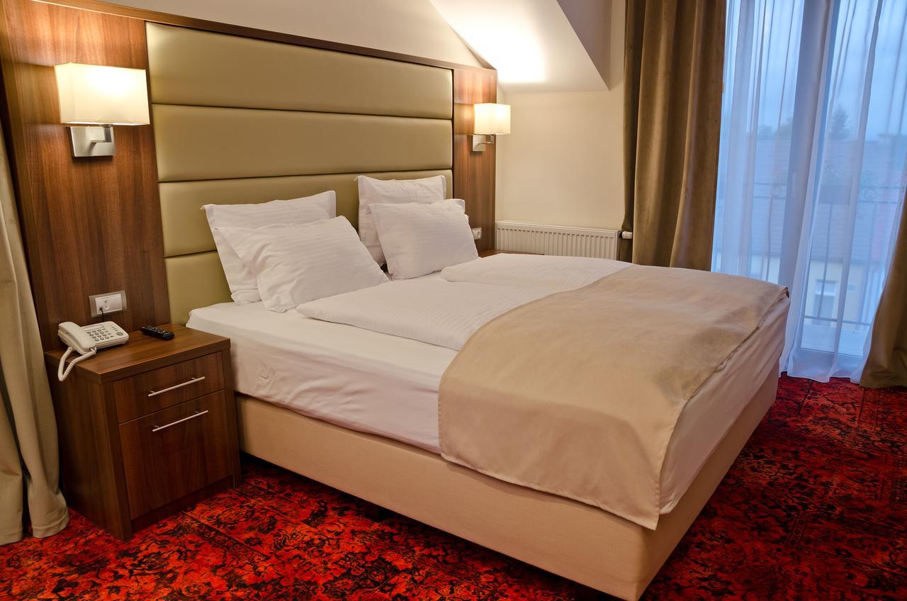 Radsor Hotel Rîşnov Esterno foto