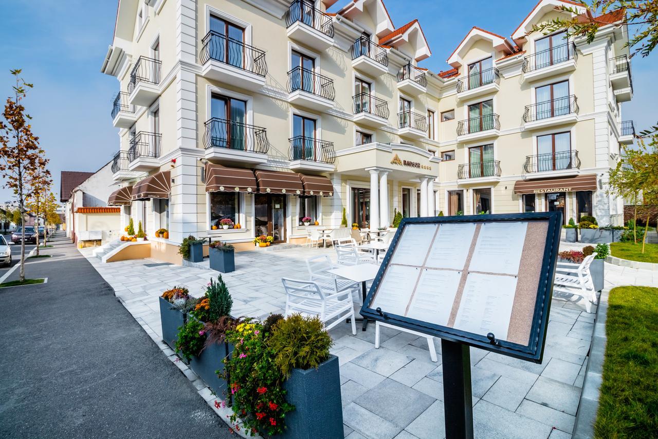 Radsor Hotel Rîşnov Esterno foto